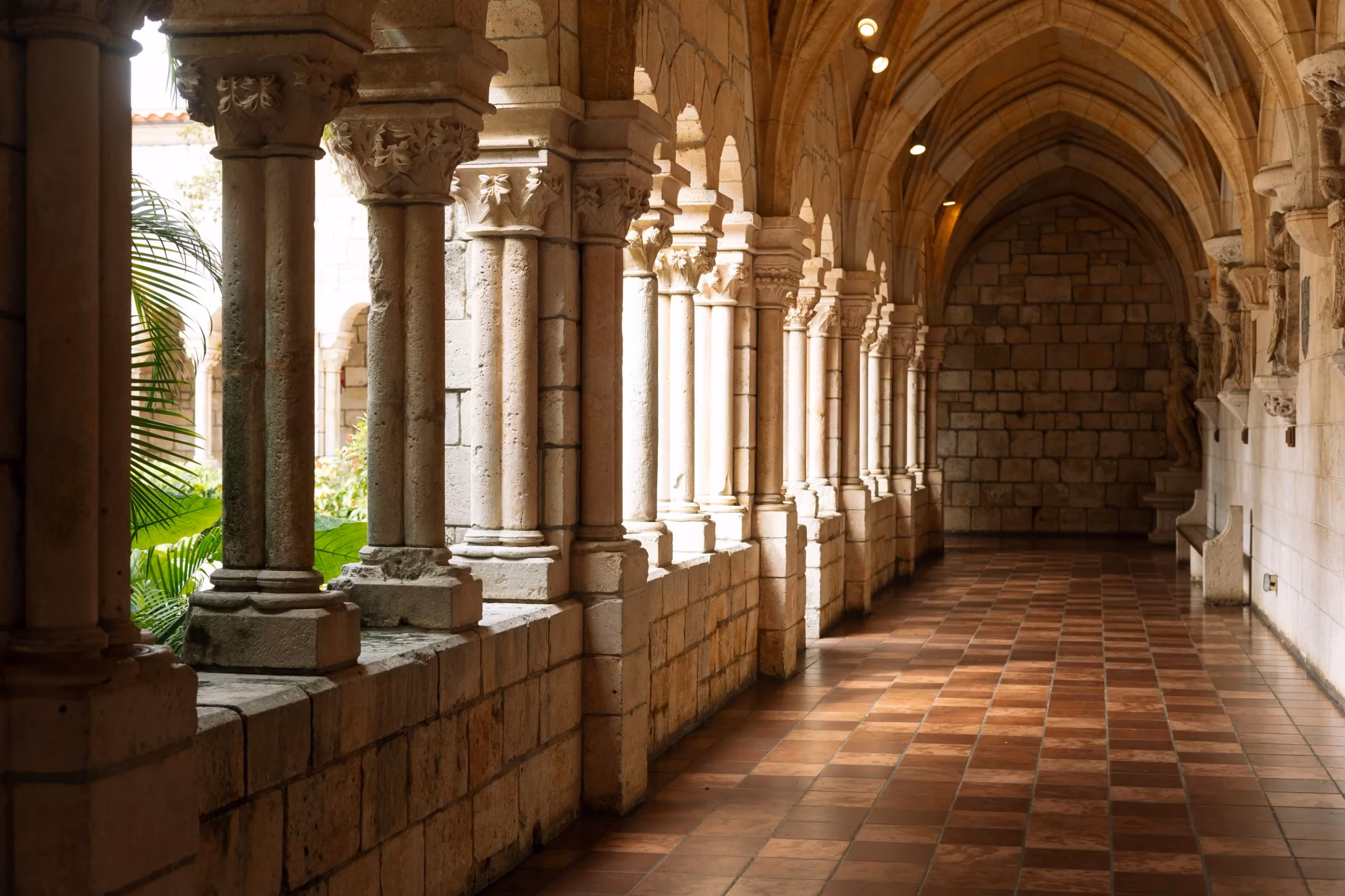 Un oasis de paz en la ciudad del sol: El antiguo monasterio español de Miami Beach